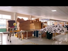 Uma linha de produção de luminárias LED à prova d'água da fábrica WEI Lighting