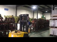 Uma linha de trabalho de luminária industrial de fábrica de iluminação WEI.