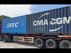 Novas luzes de jardim estão carregadas em contêineres e prontas para serem enviadas