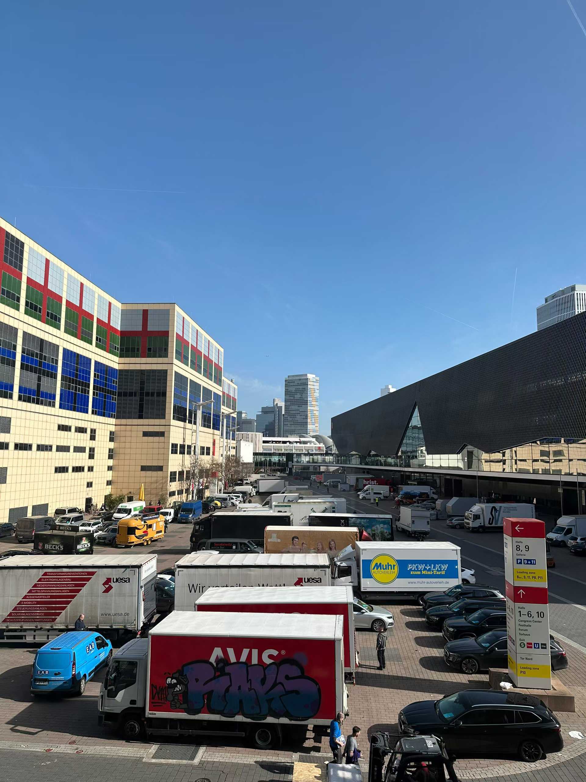 Últimos blogs da empresa sobre Jiangsu Awei Lighting brilha no Light + Building Frankfurt com inovações solares de ponta.