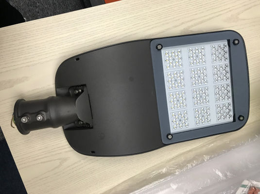 comprar Alumínio 60W 100W 150W 200W Iluminação de rua LED exterior IP65 resistente à água Com certificado CE Usado para rodovia, estrada principal online manufacture
