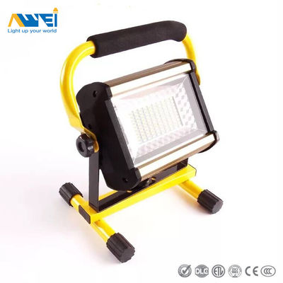 Portátil 50W luzes de inundação exterior recarregável Industrial LED bateria de luz de inundação alimentada para iluminação exterior, acampamento