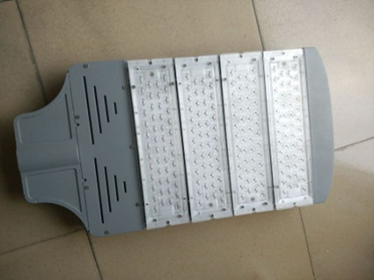 Alto brilho IP66 Triple Cree LED Street Light 110W 120W Com 10KV 20KV Proteção contra sobretensões Modernas luzes de rua LED